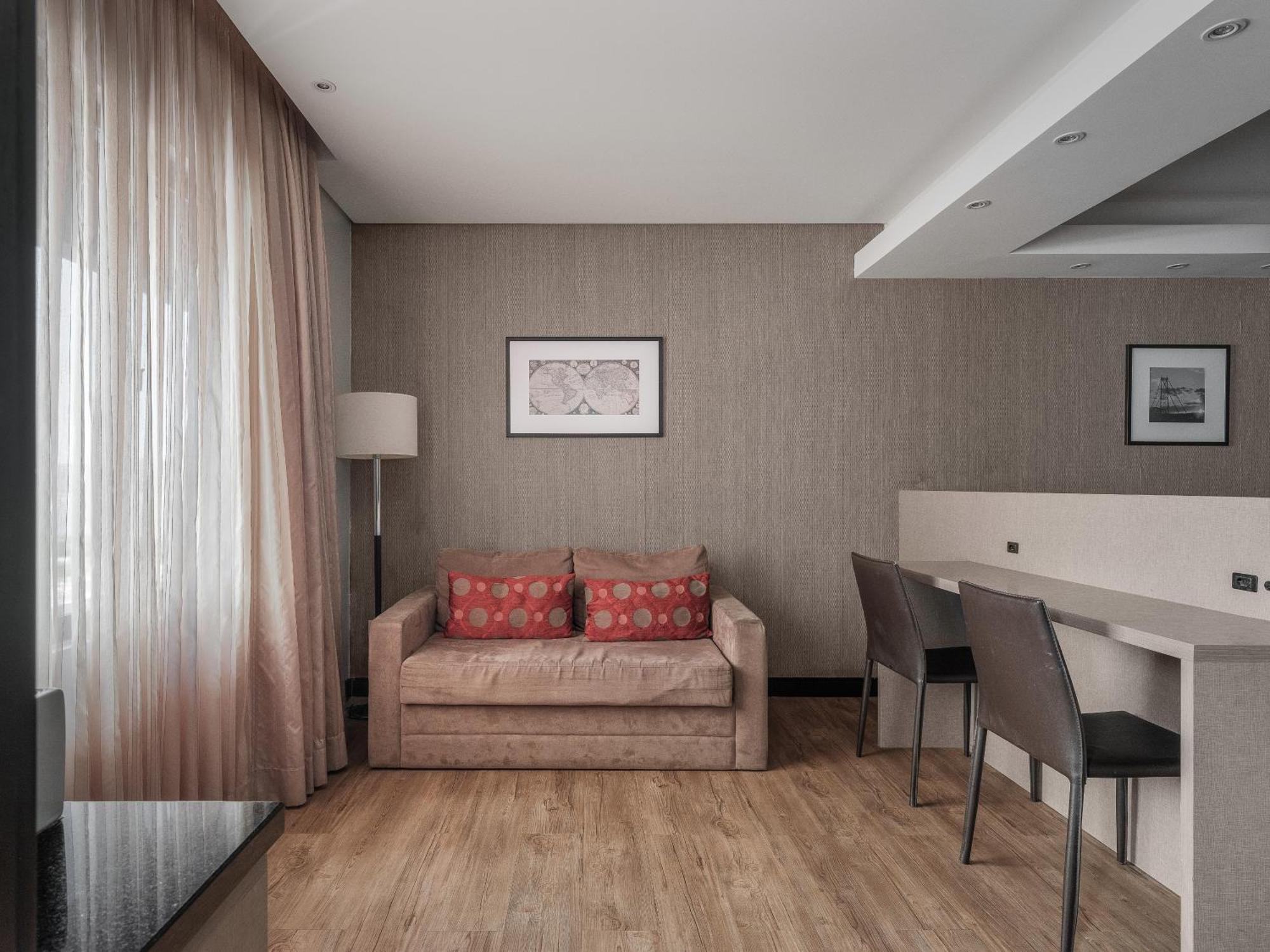 Premium Suite Triple double bed